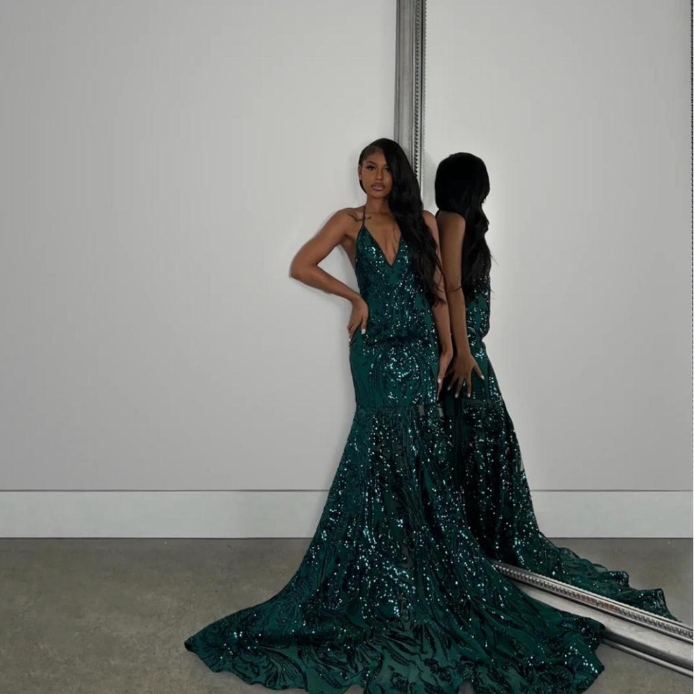 Beautiful green prom dress✨✨ never worn!
